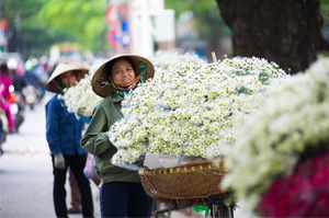 A flower vendor of big smile in Hanoi