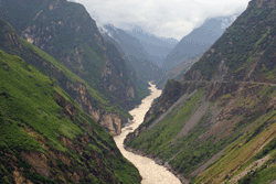 Beautiful Scenery along Tiger Leaping Gorge