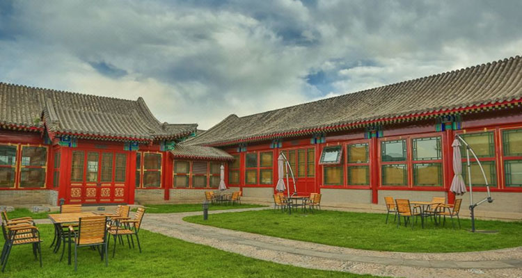 the courtyard of the hotel in Chengde