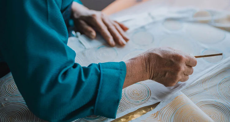 draw the pattern with wax