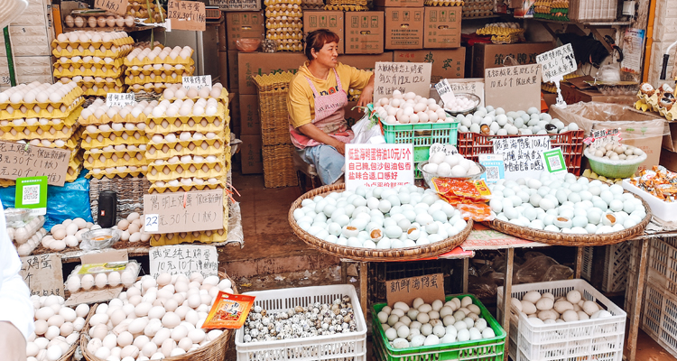 Experience local lifeat Zhuanxin Wet Market