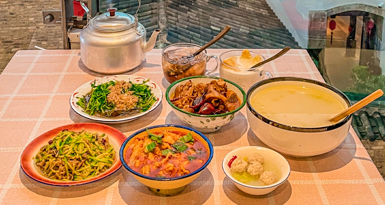 Taste authenticdishes at an old restaurant