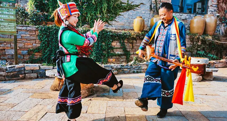 Learn to play the Yi 'guitar' with an Yi teacher, and join in a happy ethnic dance