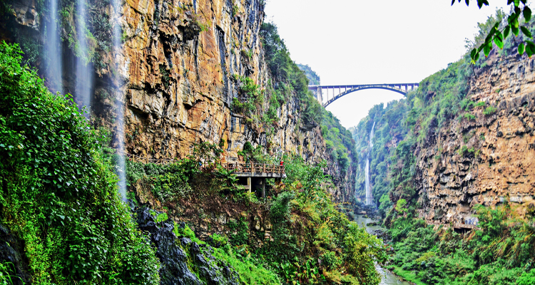 Hike in a canyon with cliffs
