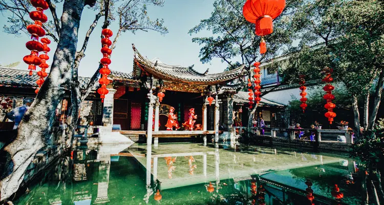 Feel the Vitality of Jianshui Ancient Town