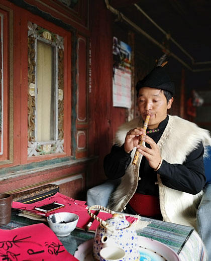Understand the lifestyle and the philosophy of the Naxi people