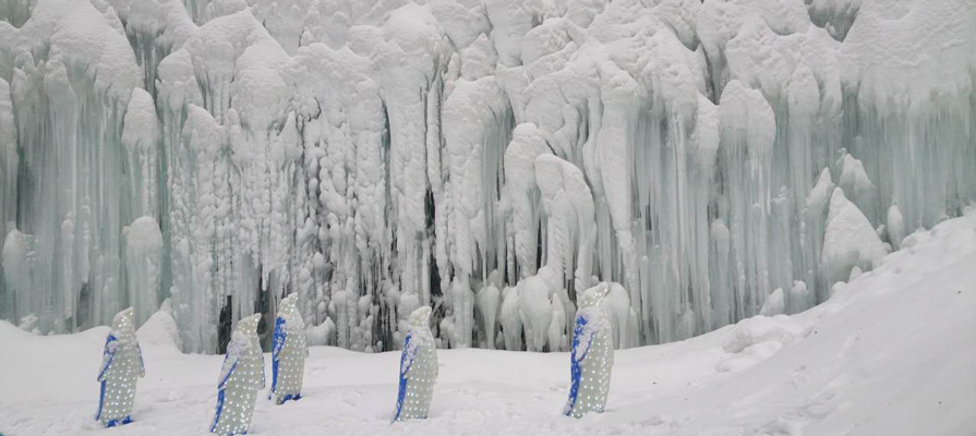 ice-and-snow-sculptures-in-longqing-gorge