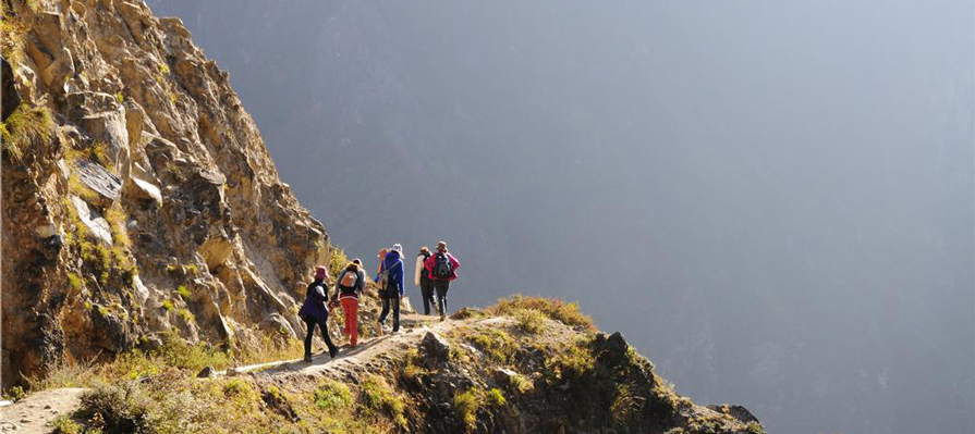 Hiking in Tiger Leaping Gorge